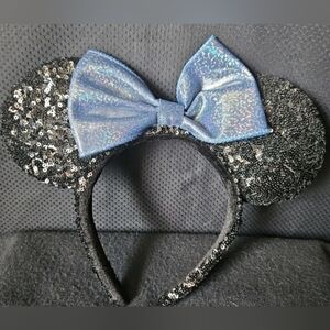 🏰Disney Parks Minnie Mouse Sequin Shimmer Blue Bow Headband Black‎ Ears No Tag